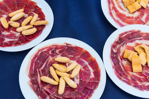 Du jambon ibérique au jambon serrano : une exploration des saveurs de l'Espagne