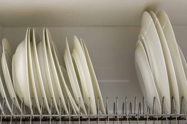 Quels sont les avantages et les bénéfices d'utiliser un égouttoir à vaisselle?